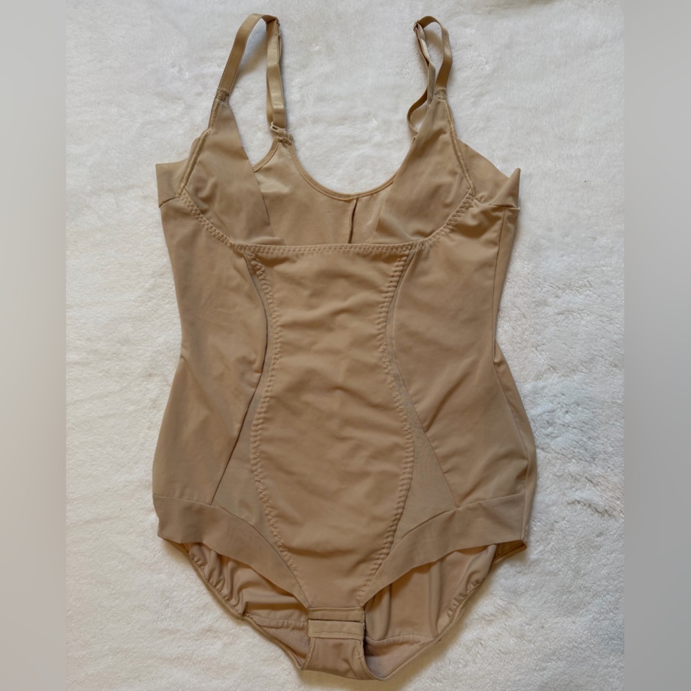 Maidenform Size L Nude Bodysuit w/ Adjustable Crotch & Shoulder Straps